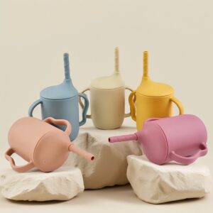 Kinderbecher mit Deckel und Strohhalm